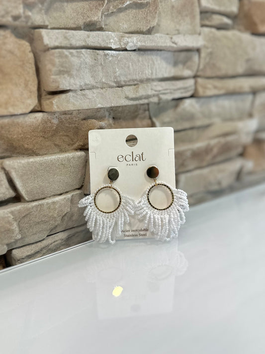 Boucles d'oreilles en acier inoxydable avec des perles blanches